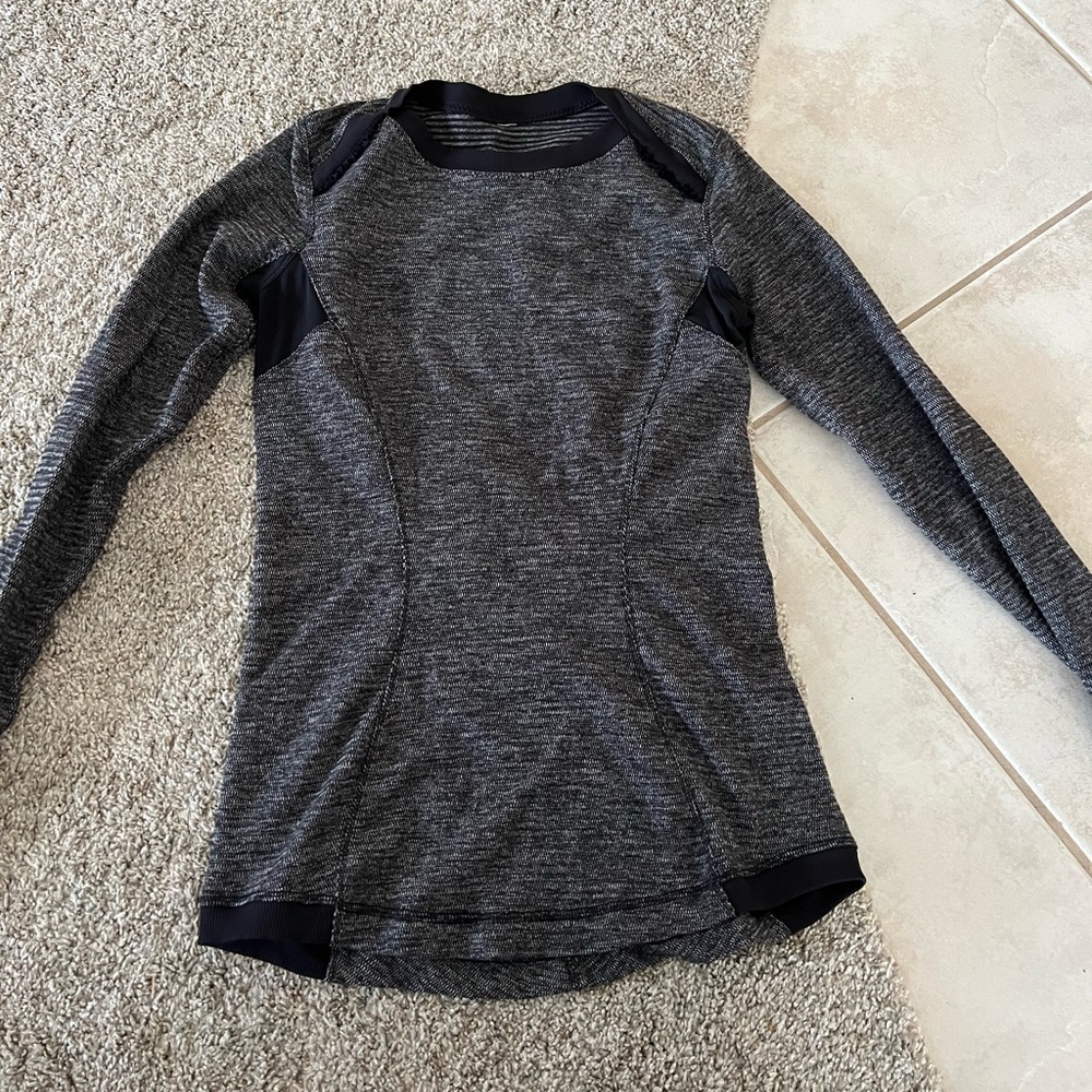 Lululemon long sleeve shirt size 6